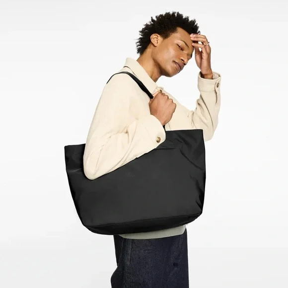 AWAY Featherlight Tote Black - Picture 3 of 13